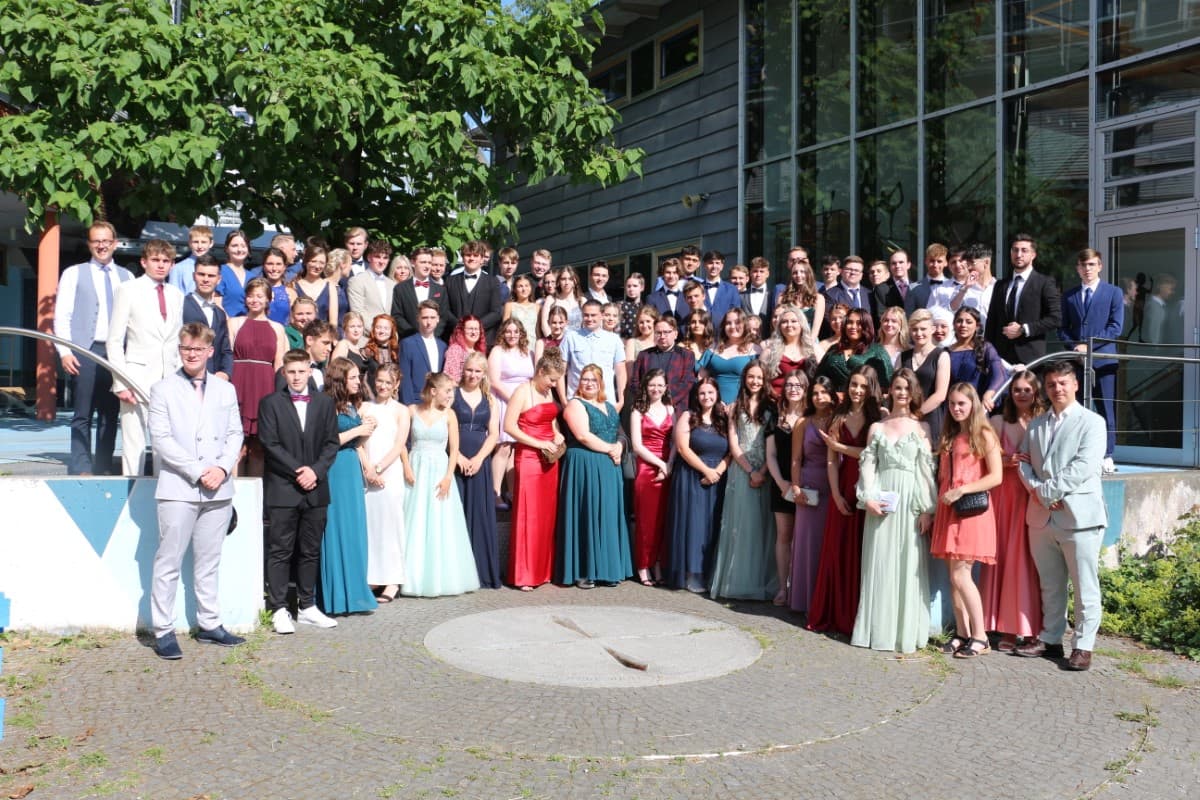 Gruppenfoto mit Absolventen