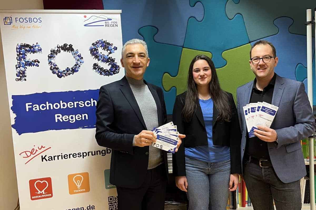 Landrat, Schulleiter und Schülerin