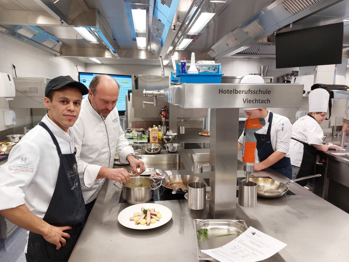 Küchenteam der HBS Viechtach bei der Arbeit