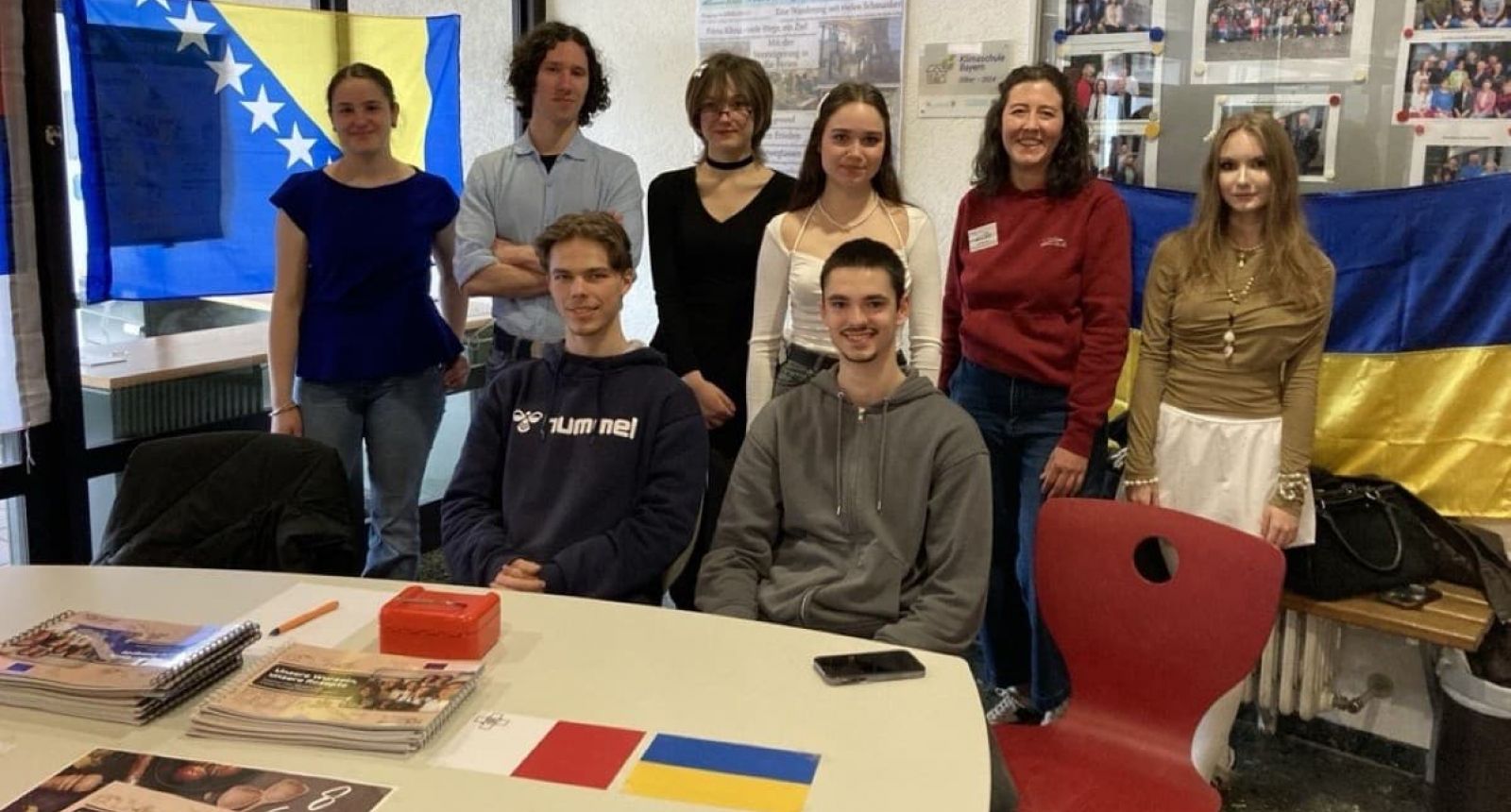 Schüler verkaufen das Kochbuch